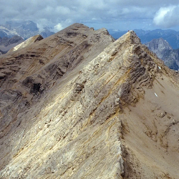 Les crêtes calcaires du Karwendel autrichien vues depuis les alpages du plateau de Leutasch