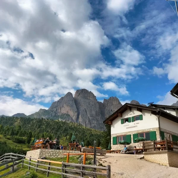 Rifugio Firenze (Regensburger Hutte) on green meadows in the Puez-Odle Nature Park